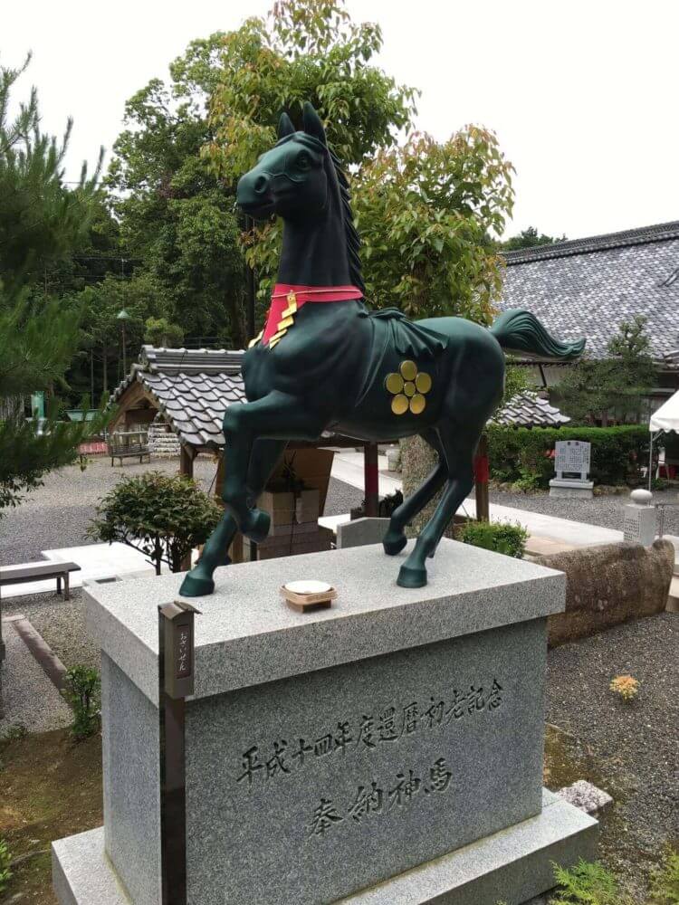 滋賀栗東・大野神社の神馬像
