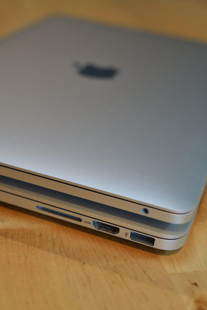 新旧MacBookProのポート端子比較