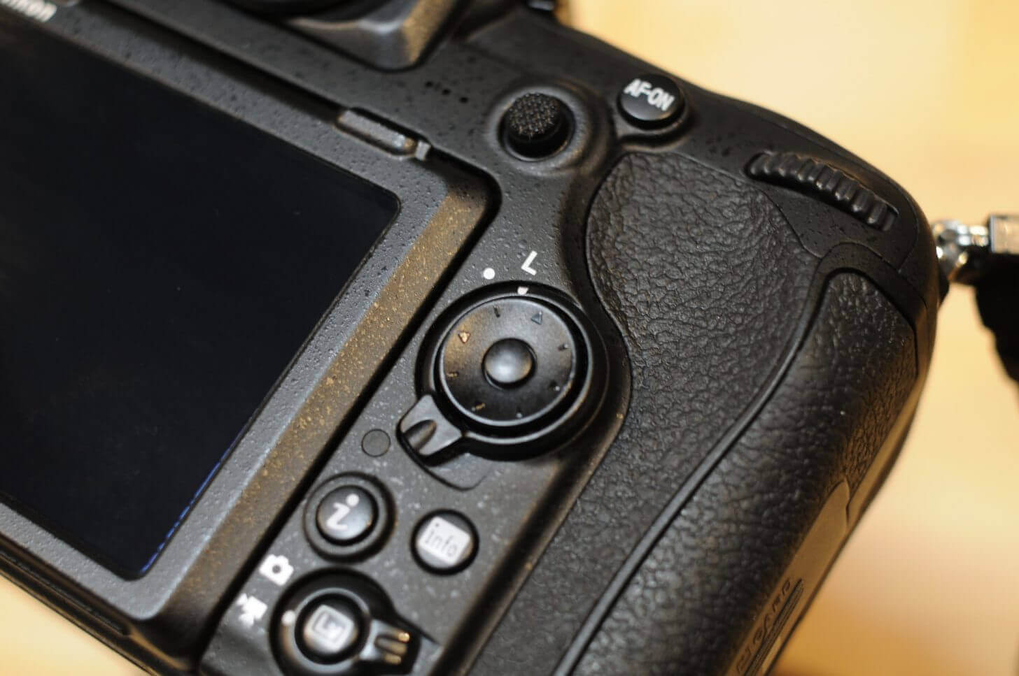 Nikon D500のフォーカスポイントロックレバー