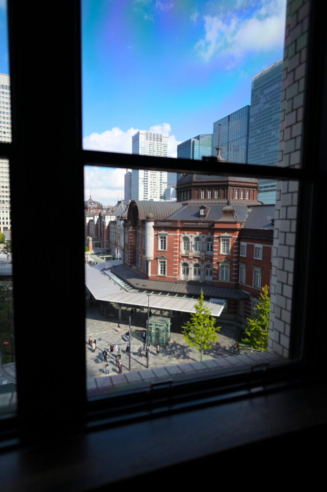 「旧東京中央郵便局長室」から撮る東京駅丸の内駅舎